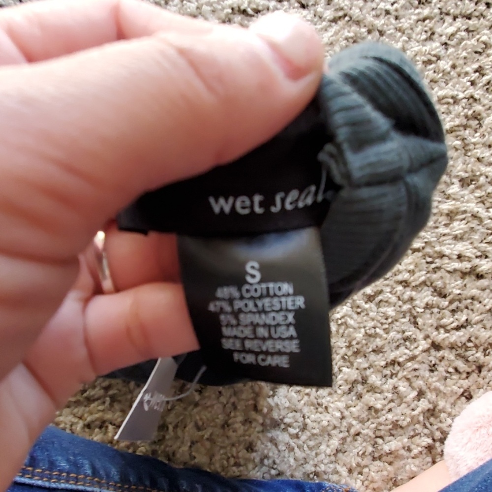 Deep V Ribbed Tank - Picture 3 of 3